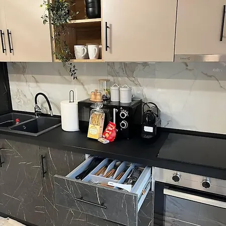 Km Ethnikis Amynis A شقة *